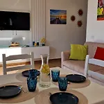 Golden Sea View Apartment *