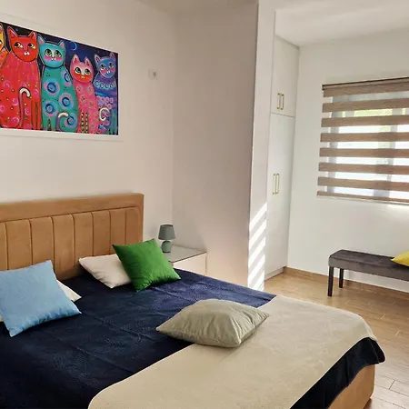 Golden Sea View Apartment *