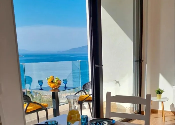 Golden Sea View Daire